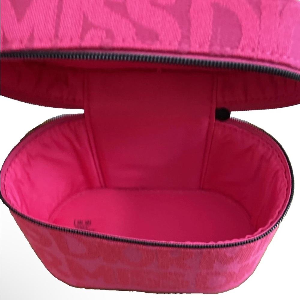 LIMITED EDITION Miss Dior Pink Vanity Case & Miss Dior Phone Grip Set - Picture 10 of 16